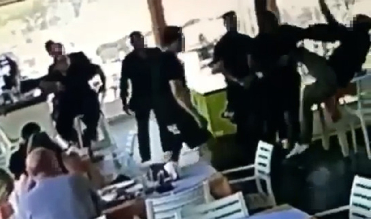 Βίντεο από τη δράση της μαφίας των Χανίων: Άγριος ξυλοδαρμός μέσα σε εστιατόριο μπροστά σε πελάτες