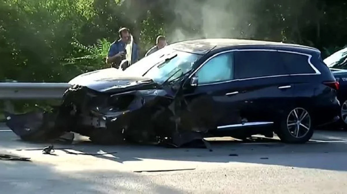 ΗΠΑ: Ένοπλος κρατούσε όμηρο έγκυο σε όχημα – Έπεσε πάνω σε 8 αυτοκίνητα (βίντεο)