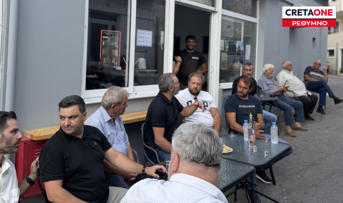 Ο Μανόλης Χνάρης στα πυρόπληκτα χωριά του Δήμου Αγίου Βασιλείου (φωτογραφίες)