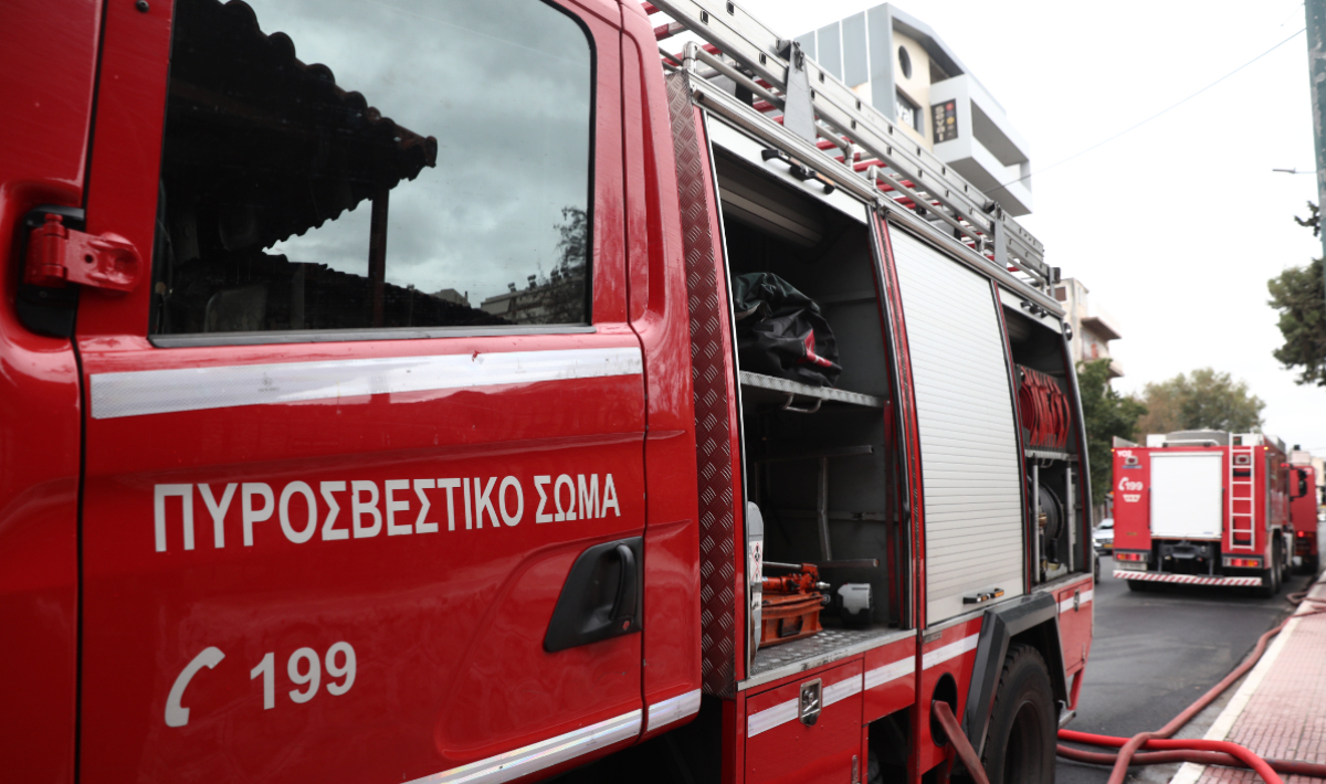 Παλλήνη: Κομμένο καλώδιο προκάλεσε φωτιά στην οδό Ελαιώνων