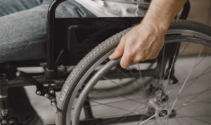 Προσωπικός Βοηθός: Ποιοι μπορούν να λάβουν έως 1.939 ευρώ τον μήνα