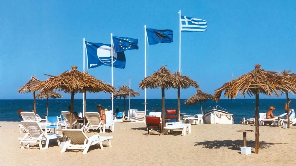 Γαλάζια Σημαία 2026: Αυτές είναι οι 17 καλύτερες ακτές στην Αττική