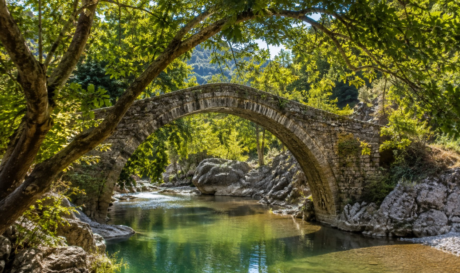 Τα πέτρινα γεφύρια της Κρήτης που κρύβουν ιστορίες αιώνων