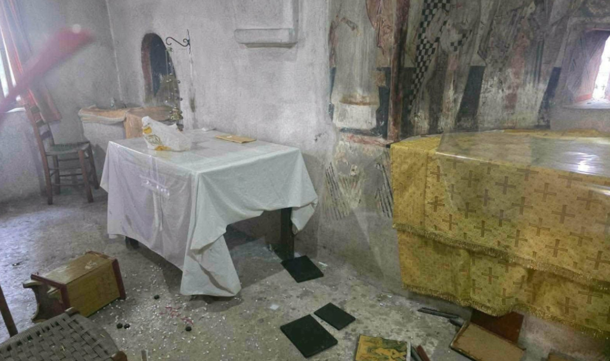 Άγνωστοι βανδάλισαν το εκκλησάκι της Μεταμόρφωσης του Σωτήρος – Σπασμένες εικόνες στην Αγία Τράπεζα