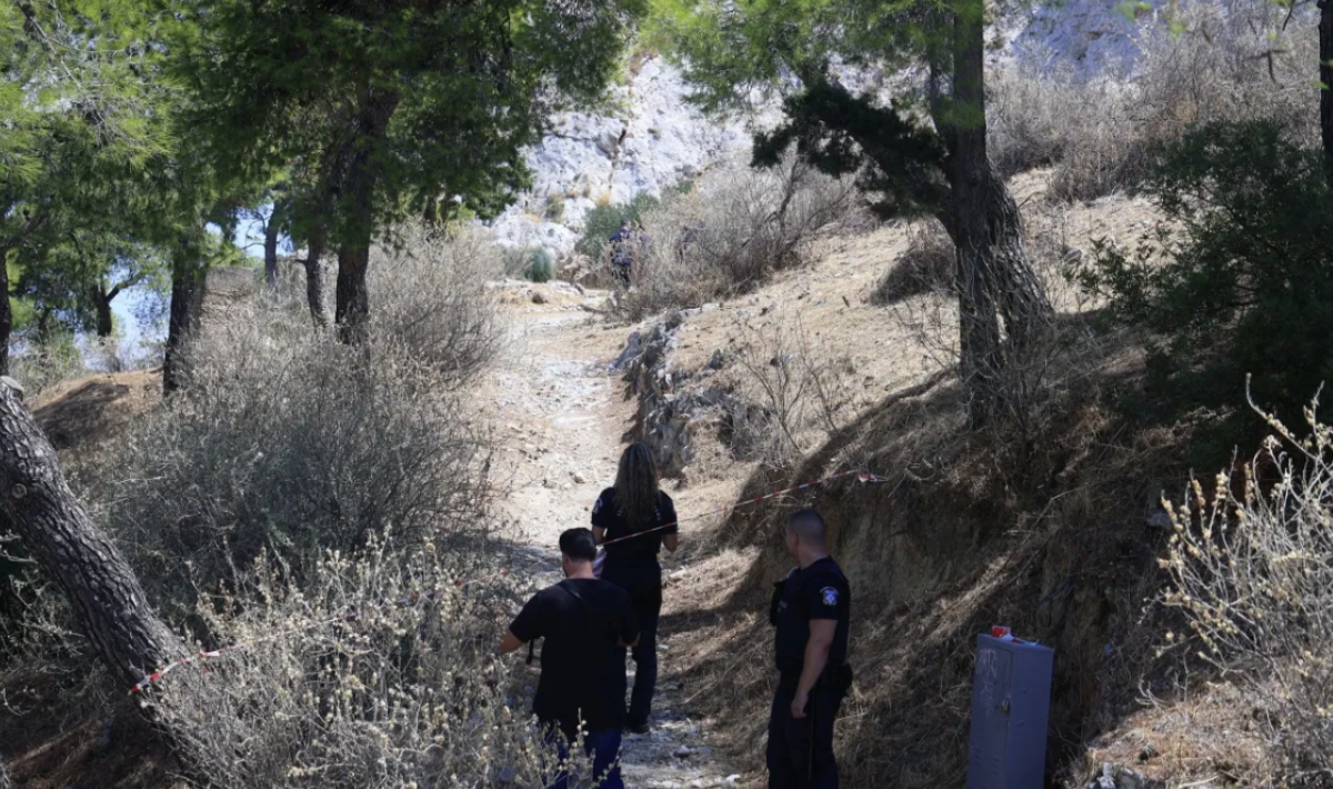 Σορός 57χρονης στον Λυκαβηττό: Τι εξετάζουν οι αρχές για τη μοιραία πτώση – «Κλειδί» η νεκροψία