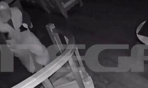 Νέα Πεντέλη: Η στιγμή που διαρρήκτες εισβάλουν σε σπίτι – 18χρονος κλειδώθηκε σε δωμάτιο για να γλυτώσει