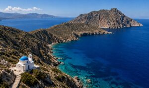 Το ελληνικό νησί που έχει ένα «δεύτερο νησί» κρυμμένο στο εσωτερικό του – Το παράξενο τοπίο που λίγοι γνωρίζουν