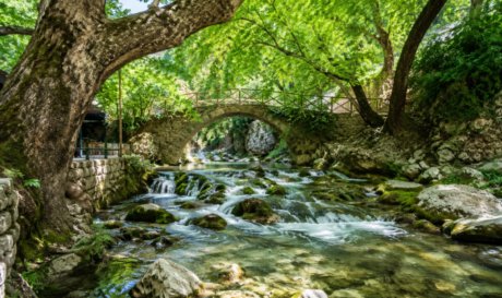 Τα φυσικά «κλιματιστικά» της Κρήτης - 6 μέρη για δροσιά μέσα στον Αύγουστο