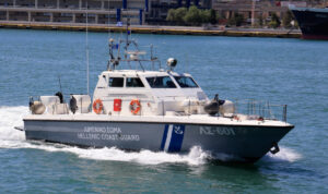 Ηράκλειο: Προσάραξε σκάφος με τέσσερις Ιταλούς τουρίστες στα Μάλια