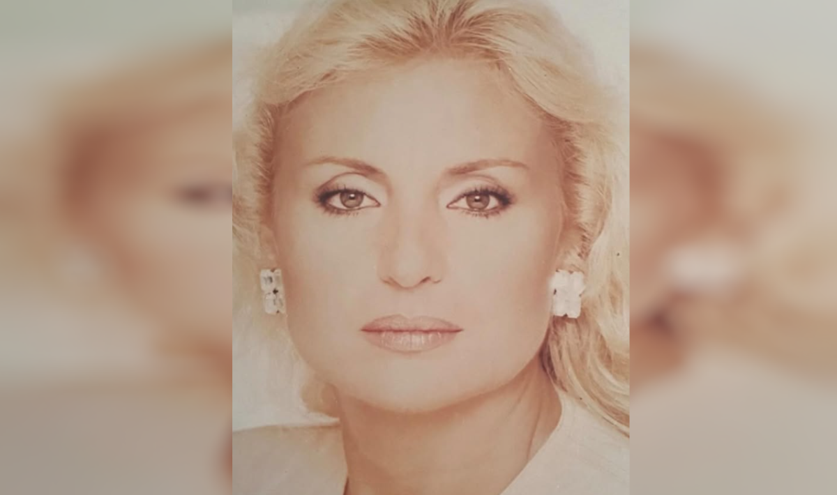 21 χρόνια από τον θάνατο της Βίκυς Μοσχολιού – Η φωνή που έμεινε αξέχαστη