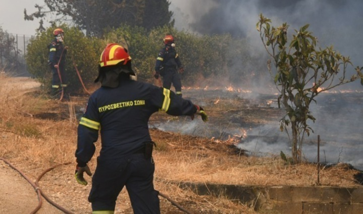 Καρπενήσι: Οριοθετήθηκε πυρκαγιά σε δασική έκταση