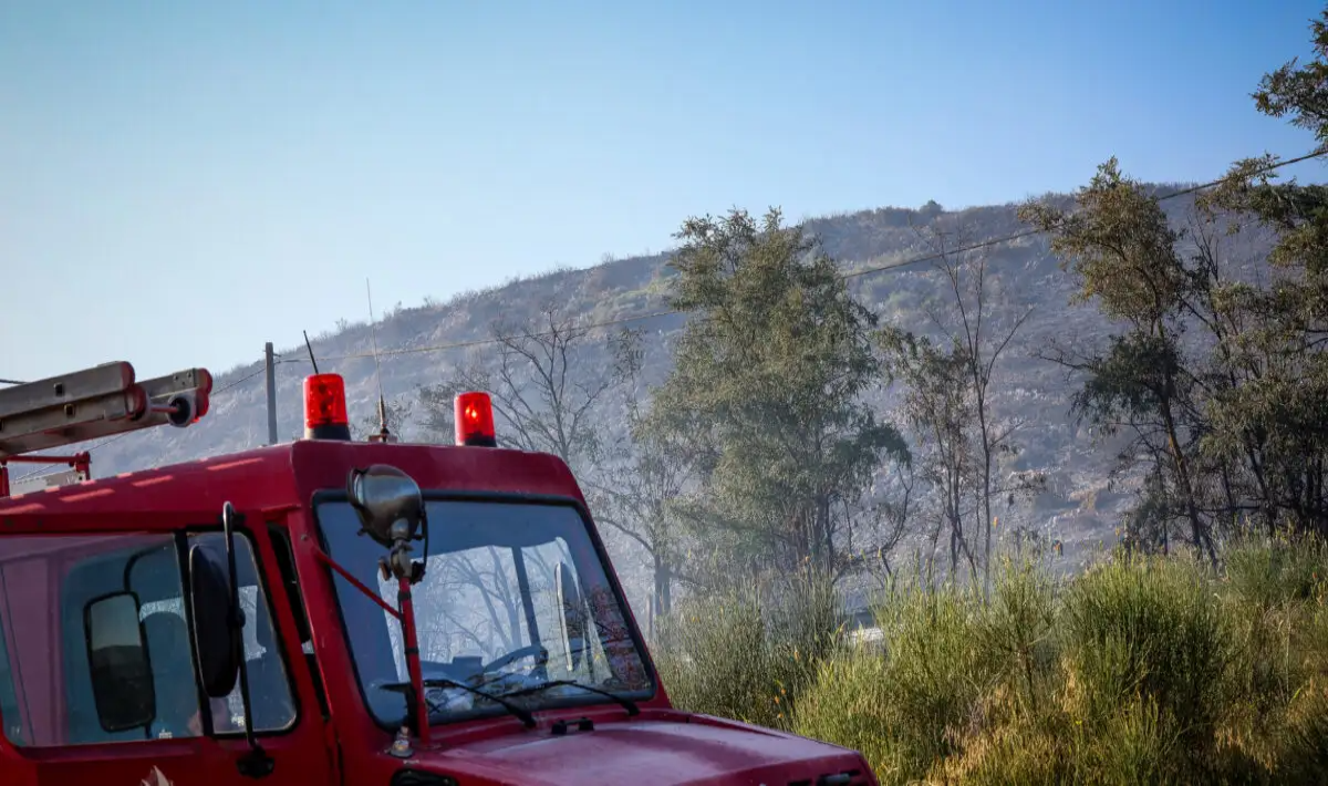 Πυρκαγιά στα Καμένα Βούρλα – Συναγερμός στην Πυροσβεστική