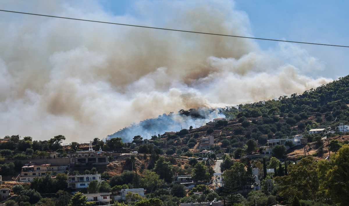 Φωτιά στη Σαλαμίνα: Οι πρώτες πληροφορίες για το ηλικιωμένο ζευγάρι που έχασε τη ζωή του