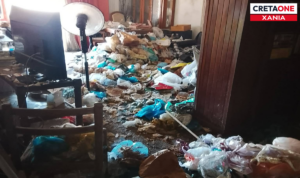 Χανιά: Απομακρύνθηκαν τόνοι σκουπιδιών από σπίτι στο κέντρο (φωτογραφίες)
