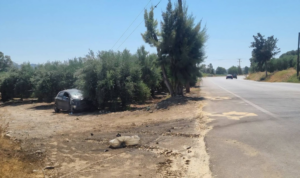 Μεσαρά: Αυτοκίνητο εξετράπη της πορείας του και καρφώθηκε σε ελιές (φωτογραφίες)