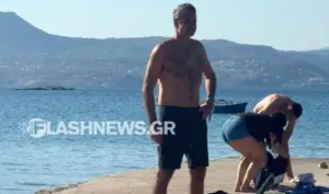Χανιά: Στο Μαράθι για μπάνιο ο Κυριάκος Μητσοτάκης μετά το ατύχημα με το ποδήλατο