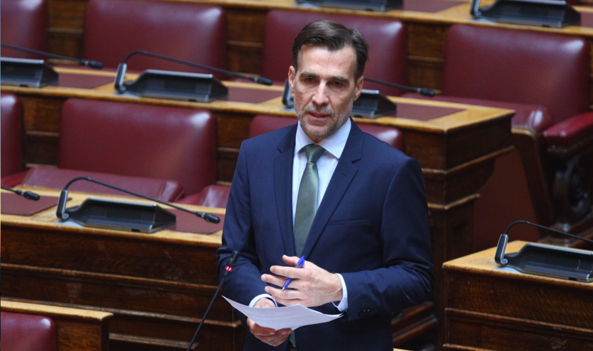 Χουρδάκης για Κωνσταντοπούλου: «Πήρε το γραφείο μου στη Βουλή και όταν ρώτησα “πού θα κάθομαι” μου είπε “στις σκάλες”»