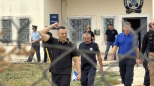 Αποφυλακίστηκε ο Ηλίας Κασιδιάρης – Ανακοίνωσε την ίδρυση κόμματος