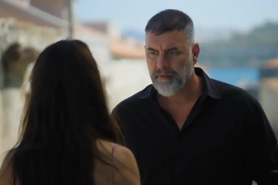 ΔΥΟ ΜΑΥΡΑ ΠΟΥΚΑΜΙΣΑ ΣΕΙΡΑ