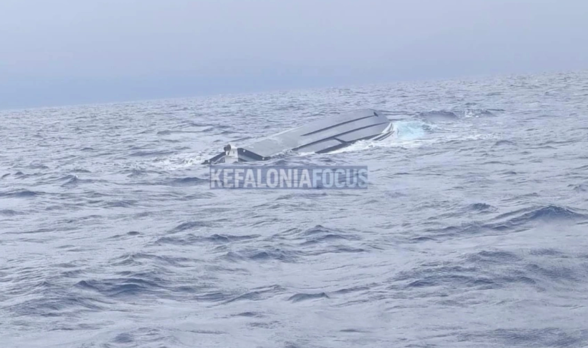 Αγωνία για 45χρονο Ρουμάνο που αγνοείται μετά από ανατροπή ταχύπλοου κοντά στη Κεφαλονιά – Δείτε βίντεο