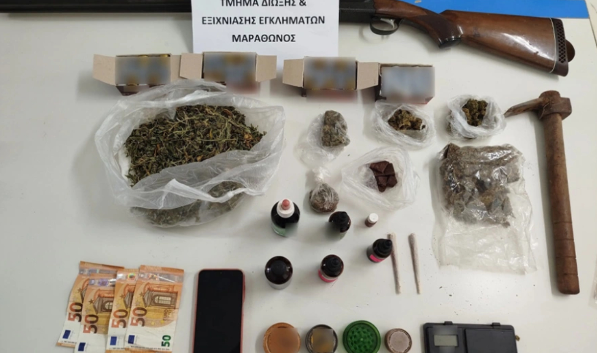 Χειροπέδες σε δύο άνδρες για διακίνηση ναρκωτικών στον Μαραθώνα (φωτο)