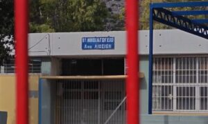 Άνω Λιόσια: «Θόλωσα και της έριξα 2 χαστούκια» – Παραδέχεται τον ξυλοδαρμό της δασκάλας ο γονέας (βίντεο)