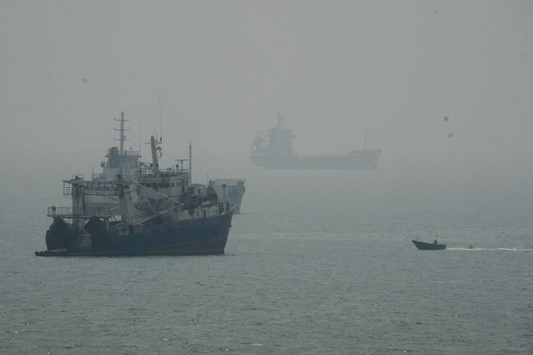 Κλιμάκωση στον Περσικό Κόλπο: Στα άκρα οι σχέσεις ΗΠΑ – Ιράν μετά το χτύπημα σε ελληνόκτητο δεξαμενόπλοιο