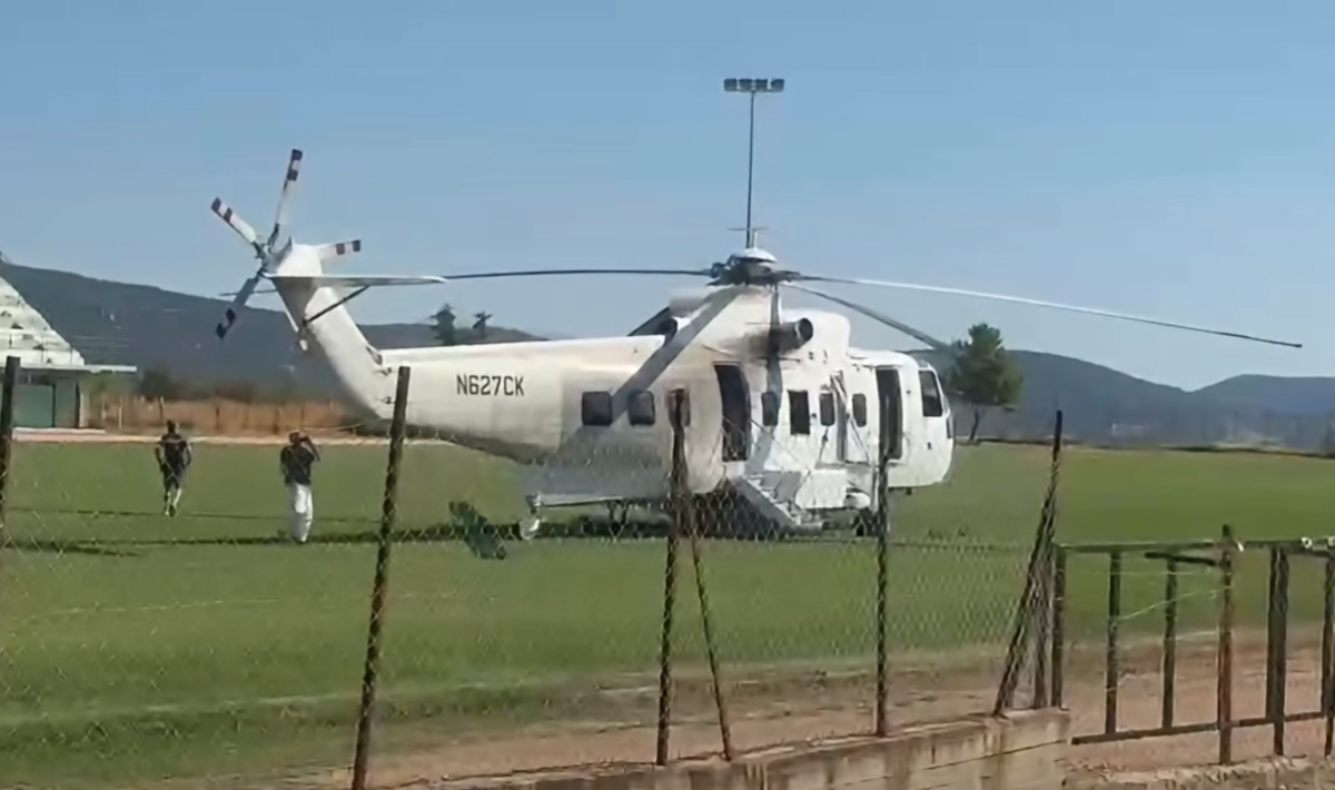 Καβάλα: Αναγκαστική προσγείωση πυροσβεστικού ελικοπτέρου σε γήπεδο