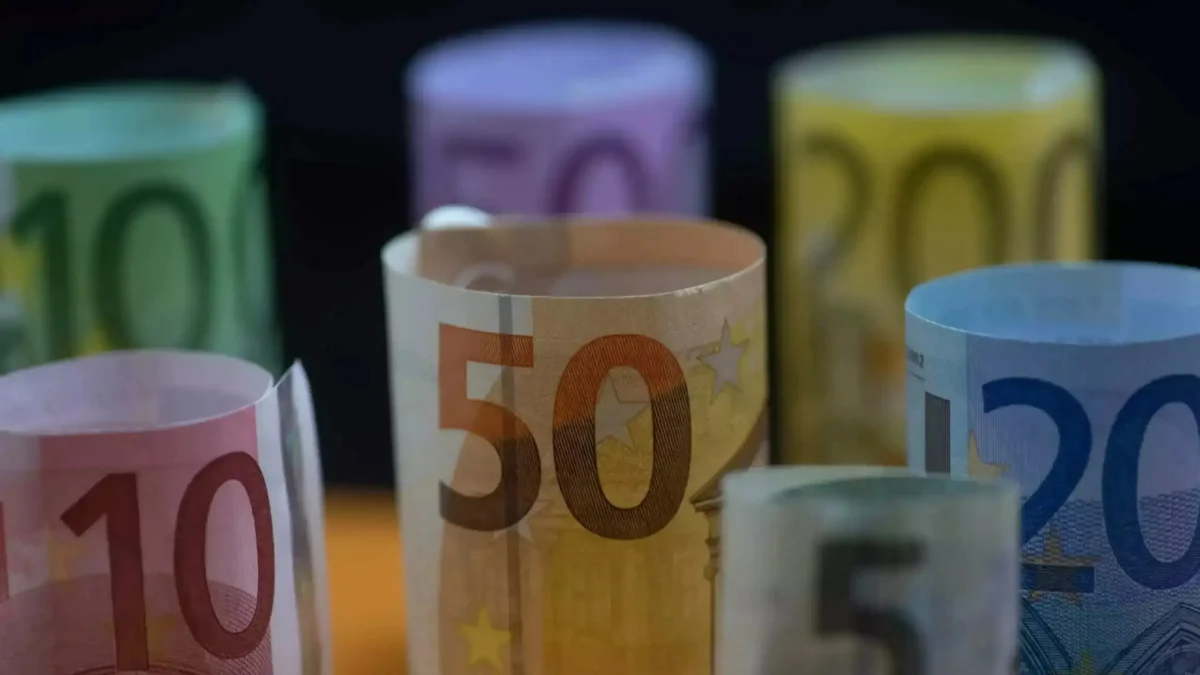 ΟΟΣΑ: Χαμόγελα για την παγκόσμια οικονομία το 2026 – Πτώση σε ενέργεια και πληθωρισμό το 2027