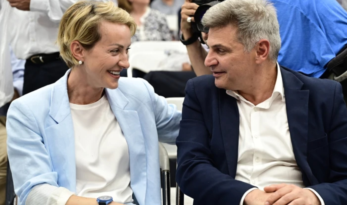 «Χαριεντίσματα» και αναταράξεις: Το ΠΑΣΟΚ ψάχνει βηματισμό μετά τον καβγά Φαραντούρη – Σδούκου