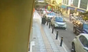 Βίντεο-ντοκουμέντο: Η στιγμή που το ασθενοφόρο φτάνει στο ιατρείο για τον Γιώργο Μαζωνάκη