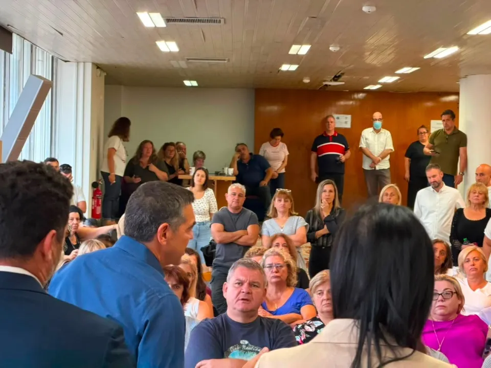 Τσίπρας: «Να αποτρέψουμε την περικοπή στο επίδομα ανεργίας – Δεν αποτελεί προσωπική άποψη Μαρινάκη»