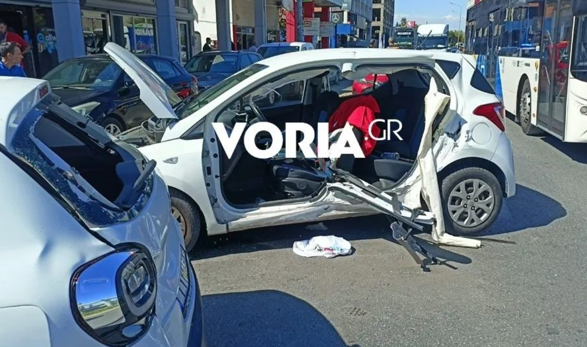 Σοβαρό τροχαίο στη Θεσσαλονίκη: Έπαθε επιληπτική κρίση στο τιμόνι και παρέσυρε 3 ΙΧ και μηχανάκι