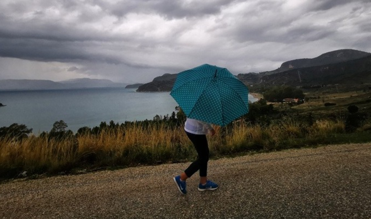 Σάρωσε η κακοκαιρία Εύβοια και Πελοπόννησο: Συνεχίζονται τα έντονα φαινόμενα – Συστάσεις από την Πολιτική Προστασία