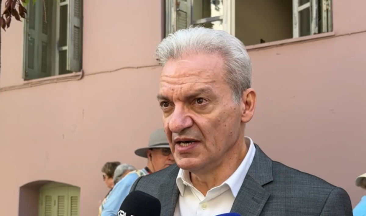 Ηράκλειο: Στο πλευρό των εργαζομένων καθαριότητας ο Αλέξης Καλοκαιρινός – Σήμερα η δίκη για τον ξυλοδαρμό τους