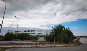 Θεσσαλονίκη: Κατσαρίδες, μουχλιασμένα φαγητά και ξυλοδαρμοί στην κλινική με τις «κρυφές» χημειοθεραπείες