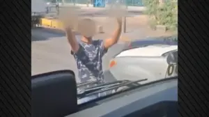 Ρομά μπλόκαραν λεωφορείο και προπηλάκισαν οδηγό στην Ακτή Μιαούλη (βίντεο)