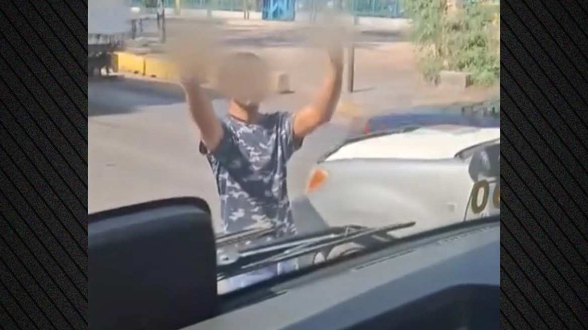 Ρομά μπλόκαραν λεωφορείο και προπηλάκισαν οδηγό στην Ακτή Μιαούλη (βίντεο)