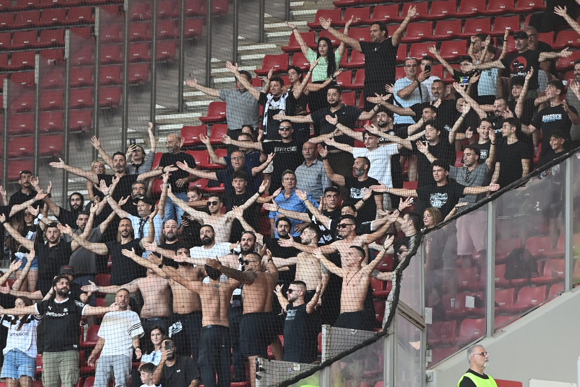 Η κερκίδα του ΟΦΗ στο “Γ. Καραισκάκης”