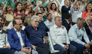 ΠΑΣΟΚ: Παρούσες όλες οι «φυλές» στη συγκέντρωση στο Ηράκλειο