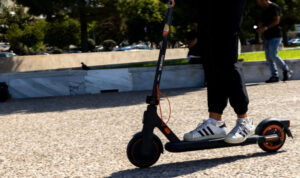 Γλυκά Nερά: 16χρονος με ηλεκτρικό πατίνι παρασύρθηκε από ΙΧ – Νοσηλεύεται σοβαρά τραυματισμένος