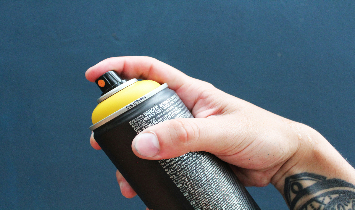 spray hair
