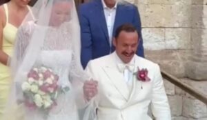 Ντύθηκε γαμπρός ο Αντώνης Τσαπατάκης στην Κρήτη – Δείτε βίντεο