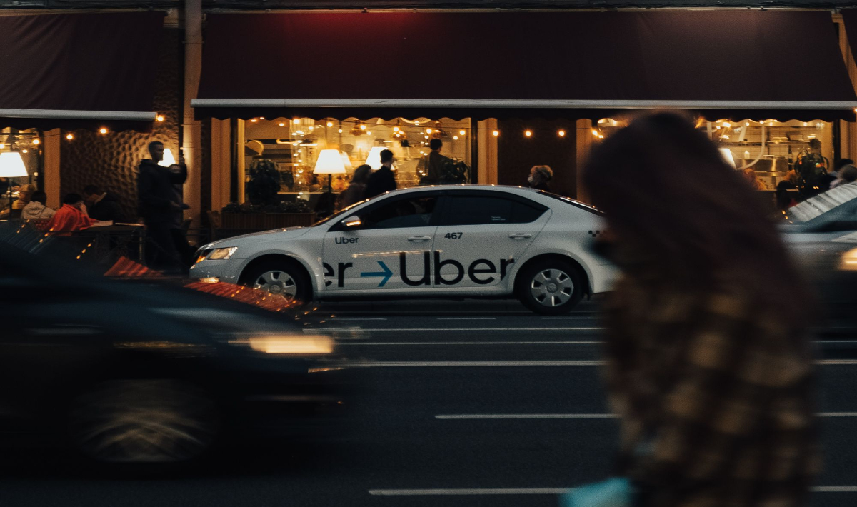 Καταδίκη της Uber για τον θάνατο 23χρονης: Καταβάλλει 40 εκατ. δολάρια αφού ο οδηγός την παράτησε στον αυτοκινητόδρομο