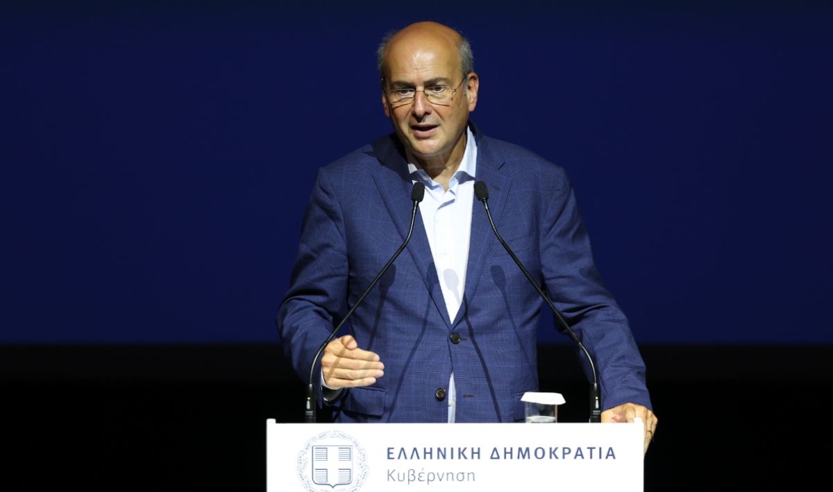 Χατζηδάκης: Στόχος η μείωση του ρεύματος κατά 30% σε τρία χρόνια – «Καθαροί λογαριασμοί και σταθερά βήματα μπροστά»
