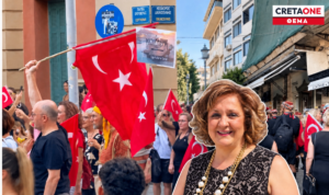 Τουρκικές σημαίες στην 25ης Αυγούστου – Χατζηαδάμ: «Φάουλ του Δήμου, όφειλαν να γνωρίζουν την ιστορία»