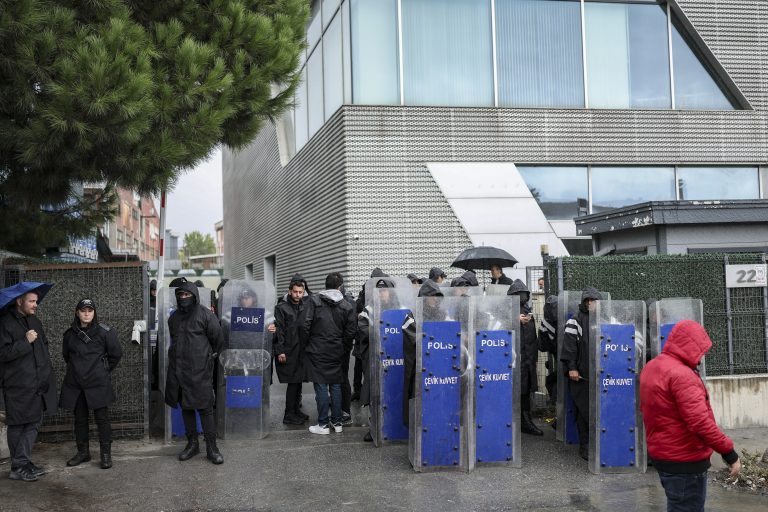 Τουρκία: Εντάλματα σύλληψης για 68 άτομα σε Δήμο της Κωνσταντινούπολης – 5 αντιδήμαρχοι υπό κράτηση