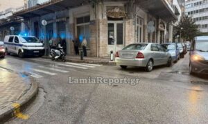 Λαμία: Τροχαίο σε διασταύρωση στο κέντρο της πόλης – Υλικές ζημιές σε 4 αυτοκίνητα