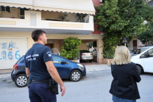 Νίκαια: Εντοπίστηκαν χειροβομβίδες και όπλο σε δώμα ταράτσας – Επί τόπου το ΤΕΝΞ
