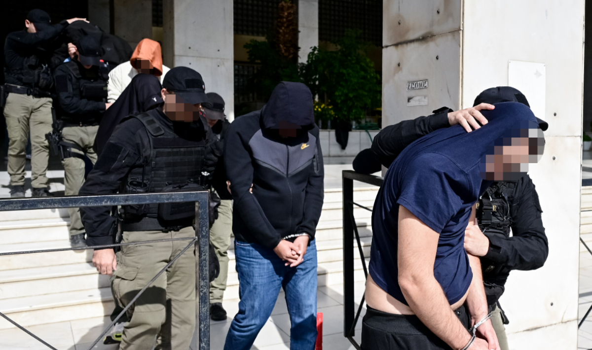 Pizza Fan: Στην Ευελπίδων οι 21 συλληφθέντες – Πώς άρχισε να ξετυλίγεται το κουβάρι της υπόθεσης